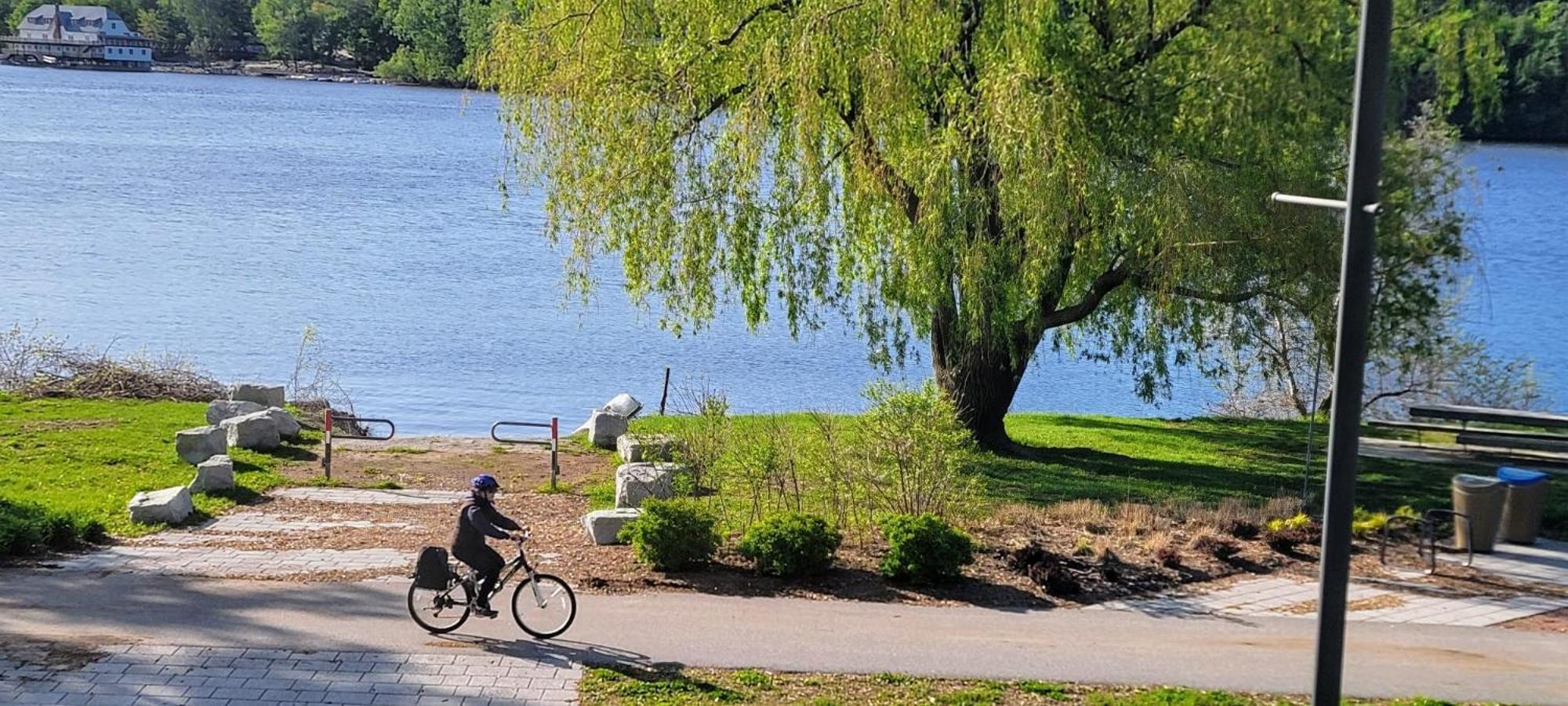 Kokomo Inn Bed And Breakfast Ottawa-Gatineau'S Only Tropical Riverfront B&B On The National Capital Cycling Pathway Route Verte #1 - For Adults Only - Chambre D'Hotes Tropical Aux Berges Des Outaouais Bnb #17542O Exterior foto