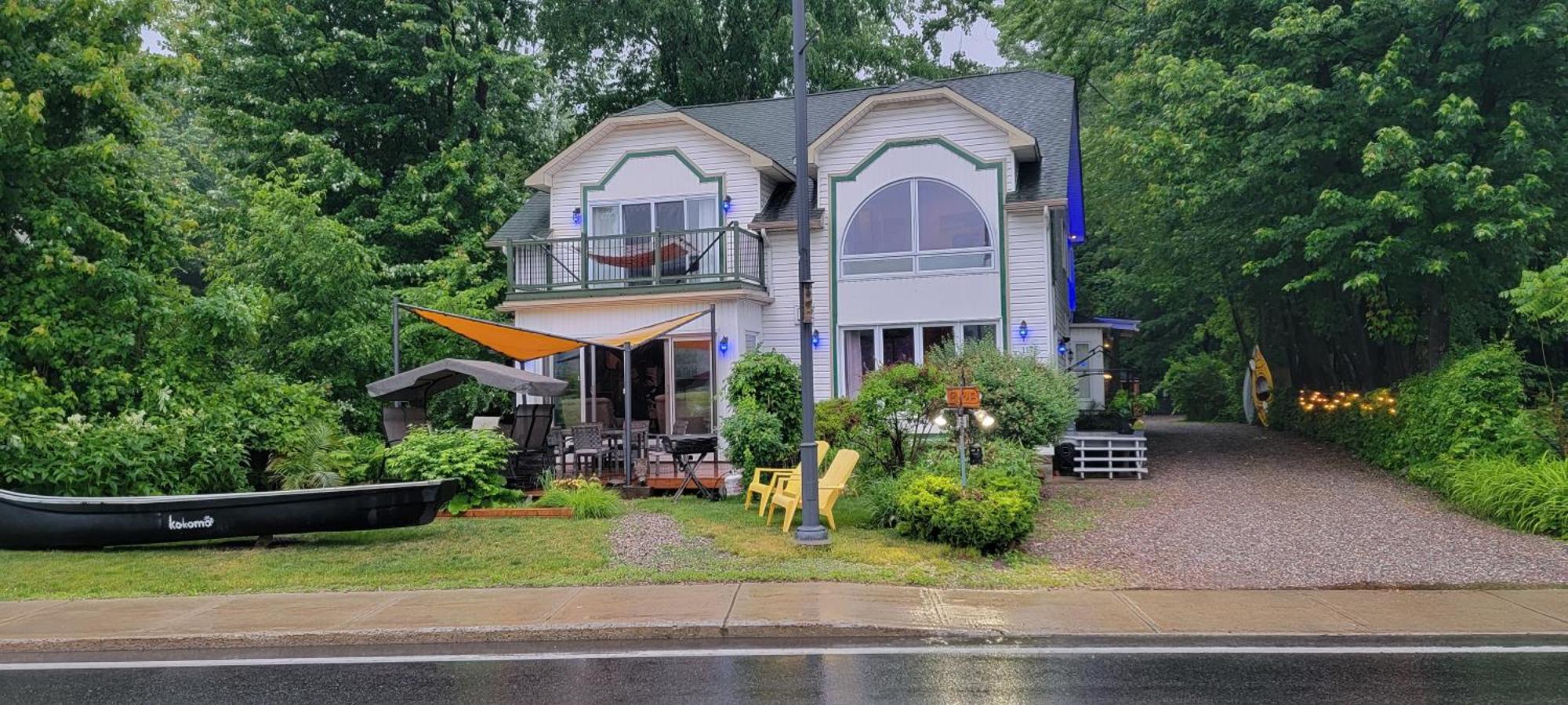 Kokomo Inn Bed And Breakfast Ottawa-Gatineau'S Only Tropical Riverfront B&B On The National Capital Cycling Pathway Route Verte #1 - For Adults Only - Chambre D'Hotes Tropical Aux Berges Des Outaouais Bnb #17542O Exterior foto