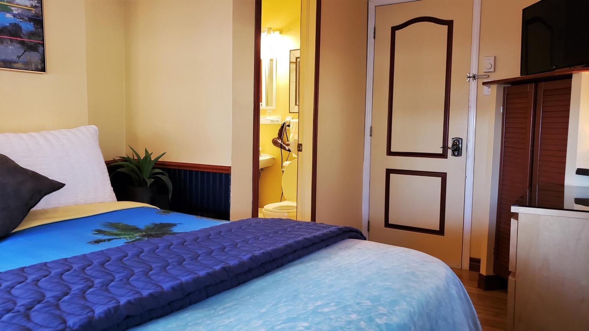 Kokomo Inn Bed And Breakfast Ottawa-Gatineau'S Only Tropical Riverfront B&B On The National Capital Cycling Pathway Route Verte #1 - For Adults Only - Chambre D'Hotes Tropical Aux Berges Des Outaouais Bnb #17542O Zimmer foto
