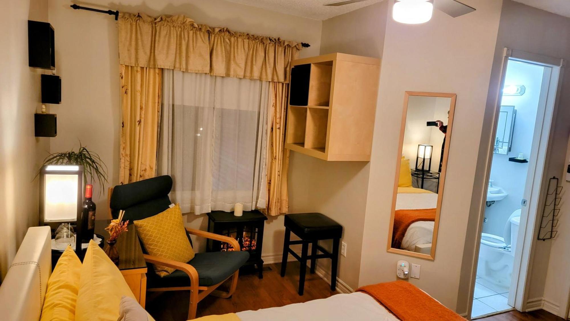 Kokomo Inn Bed And Breakfast Ottawa-Gatineau'S Only Tropical Riverfront B&B On The National Capital Cycling Pathway Route Verte #1 - For Adults Only - Chambre D'Hotes Tropical Aux Berges Des Outaouais Bnb #17542O Zimmer foto