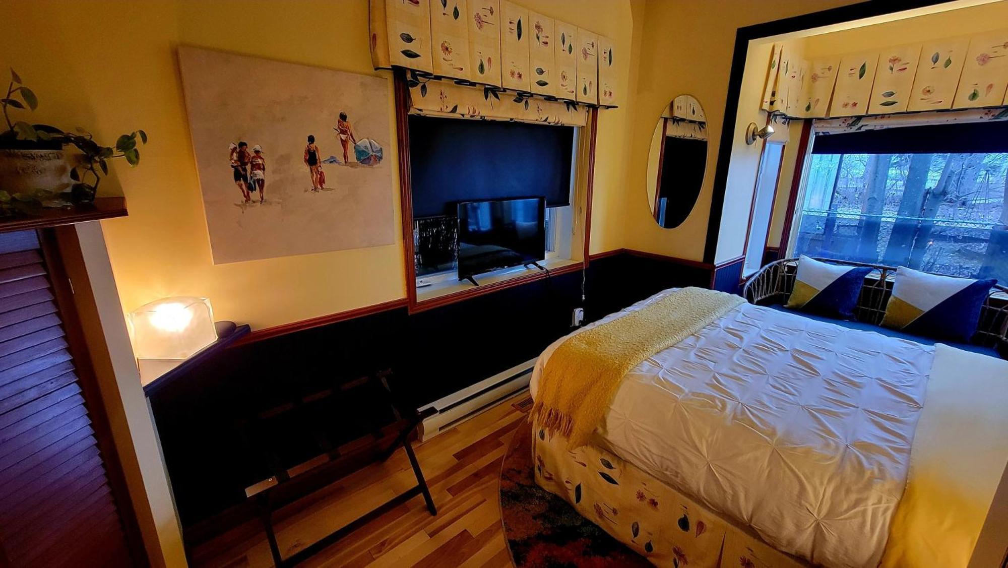 Kokomo Inn Bed And Breakfast Ottawa-Gatineau'S Only Tropical Riverfront B&B On The National Capital Cycling Pathway Route Verte #1 - For Adults Only - Chambre D'Hotes Tropical Aux Berges Des Outaouais Bnb #17542O Zimmer foto