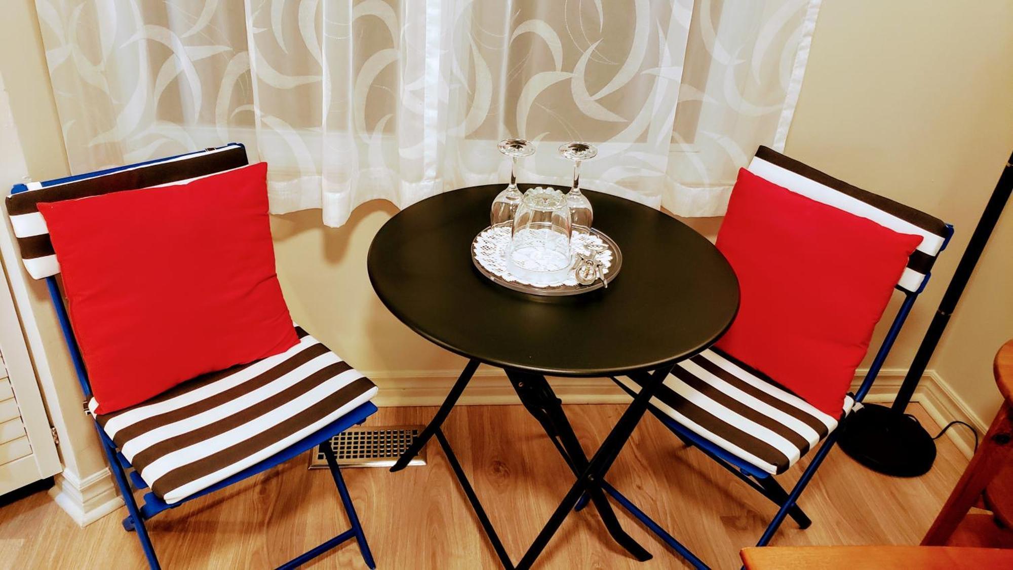 Kokomo Inn Bed And Breakfast Ottawa-Gatineau'S Only Tropical Riverfront B&B On The National Capital Cycling Pathway Route Verte #1 - For Adults Only - Chambre D'Hotes Tropical Aux Berges Des Outaouais Bnb #17542O Zimmer foto